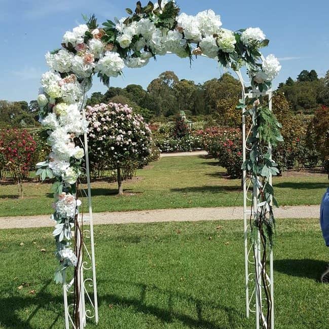 60 Indoor & Outdoor Wedding Arch Ideas for Your Very ...